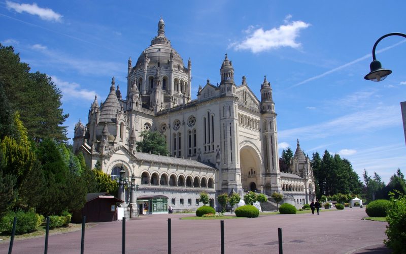 basilica-of-lisieux-2513117_1280